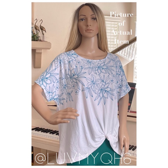 Ruby Rd Floral Top🎉HP🎉 - Picture 2 of 5